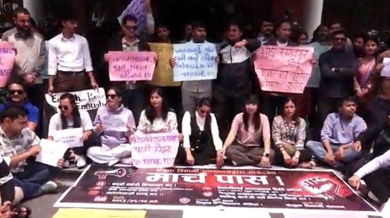 विद्यार्थी संगठन खारेजीको निर्णयविरुद्ध त्रिविमा विद्यार्थीद्वारा विरोध प्रदर्शन